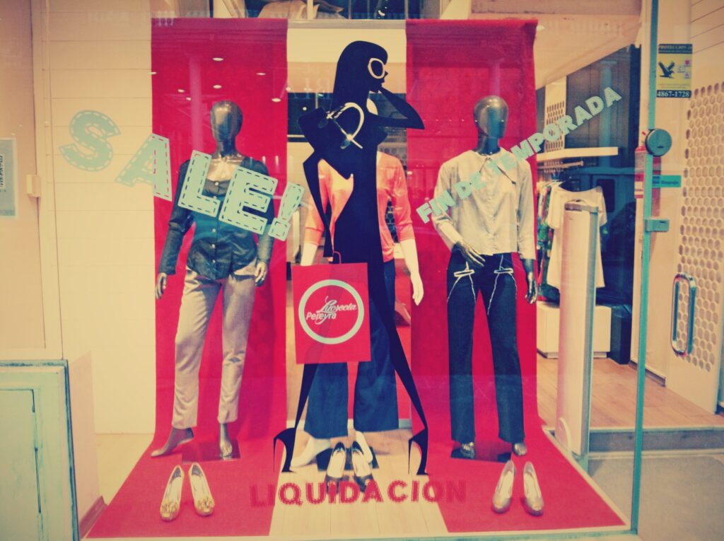 VISUAL MERCHANDISING